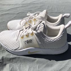 Nike Womens Renew in-Season Tr 10 Training Shoes