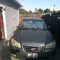HYUNDAI.  ELENTRA 2010.    179KMILES