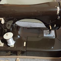 VINTAGE NECCHI SILVIA SEWING MACHINE 