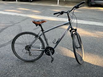 Giant Hybrid Bicycle 700c wheels