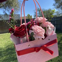 Valentine’s Day floral arrangements 