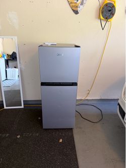 Midea 4.5 ft stainless steel mini fridge