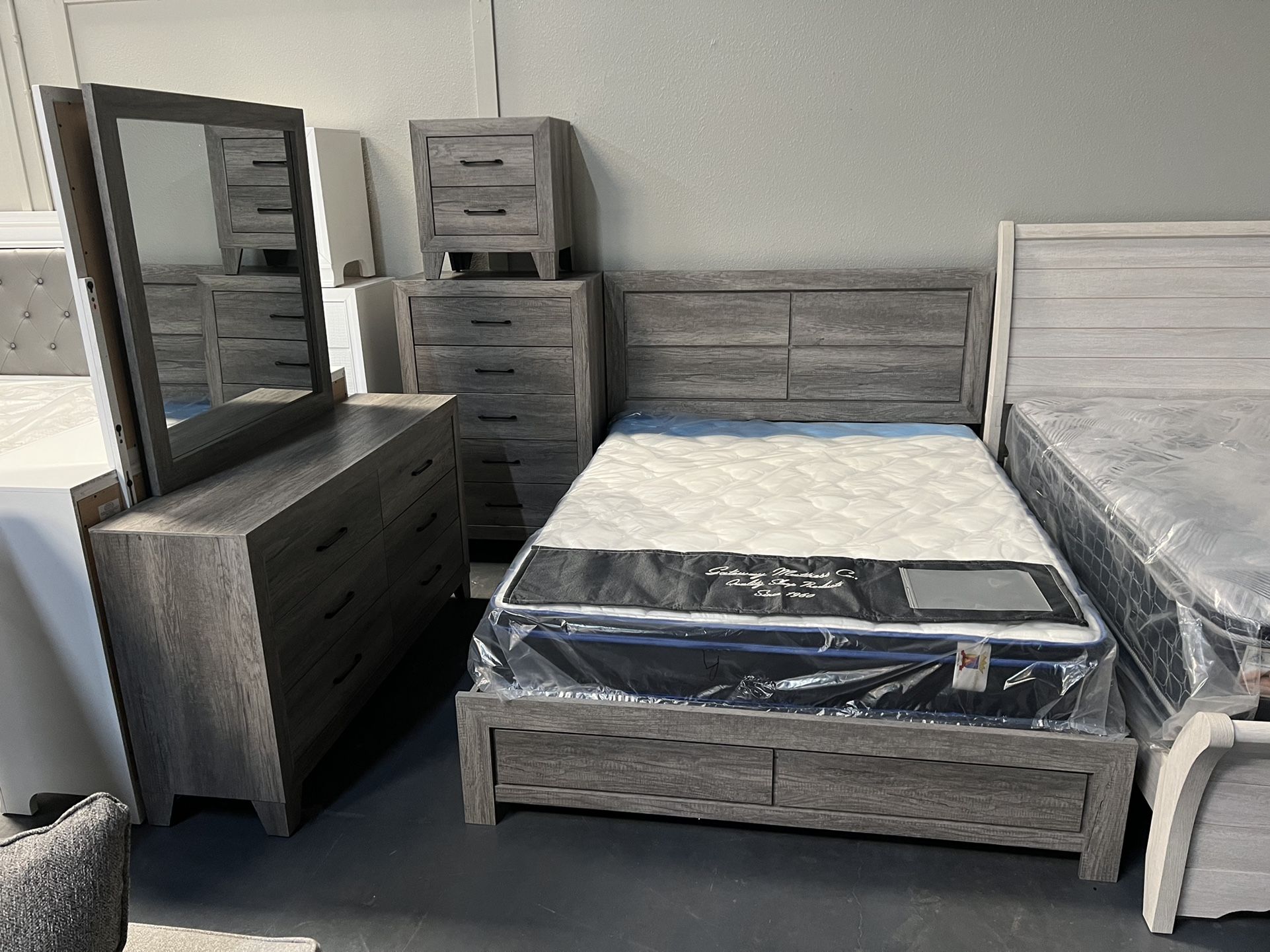 4-piece Queen Bedroom Set Grey!