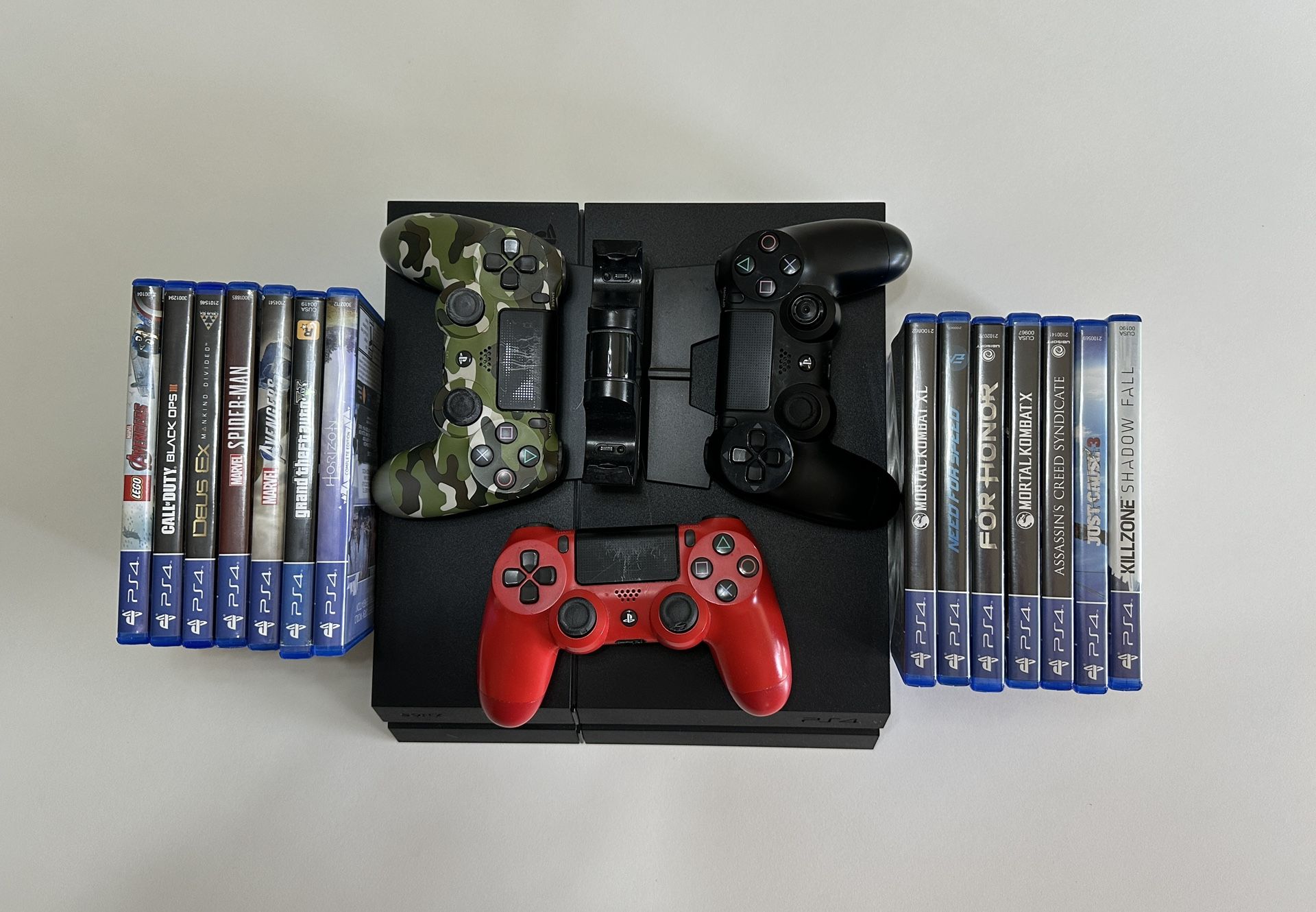 PS4 (500 GB) + 14 Games