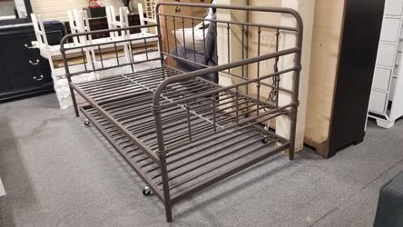 Brand new brown metal twin daybed with twin trundle
