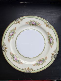 (8) Meito China Large Dinner Plates