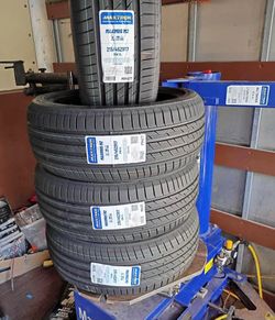 215/45R17 Set Of 4 Maxtrek New Tires