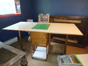 SEWING TABLE 