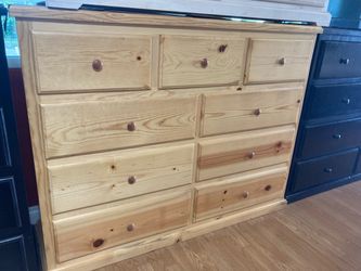 Pinewood 9drawer dresser
