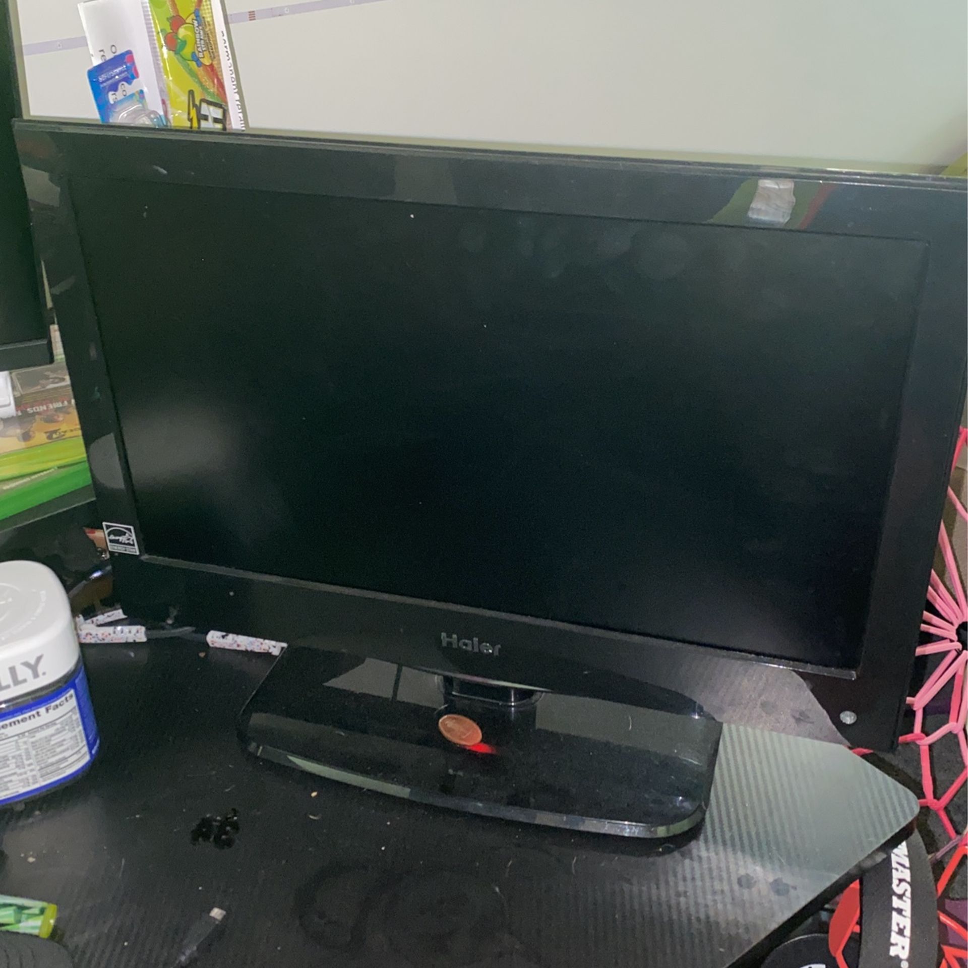 Haier 28 Inch Tv And There Is 2 Of Them