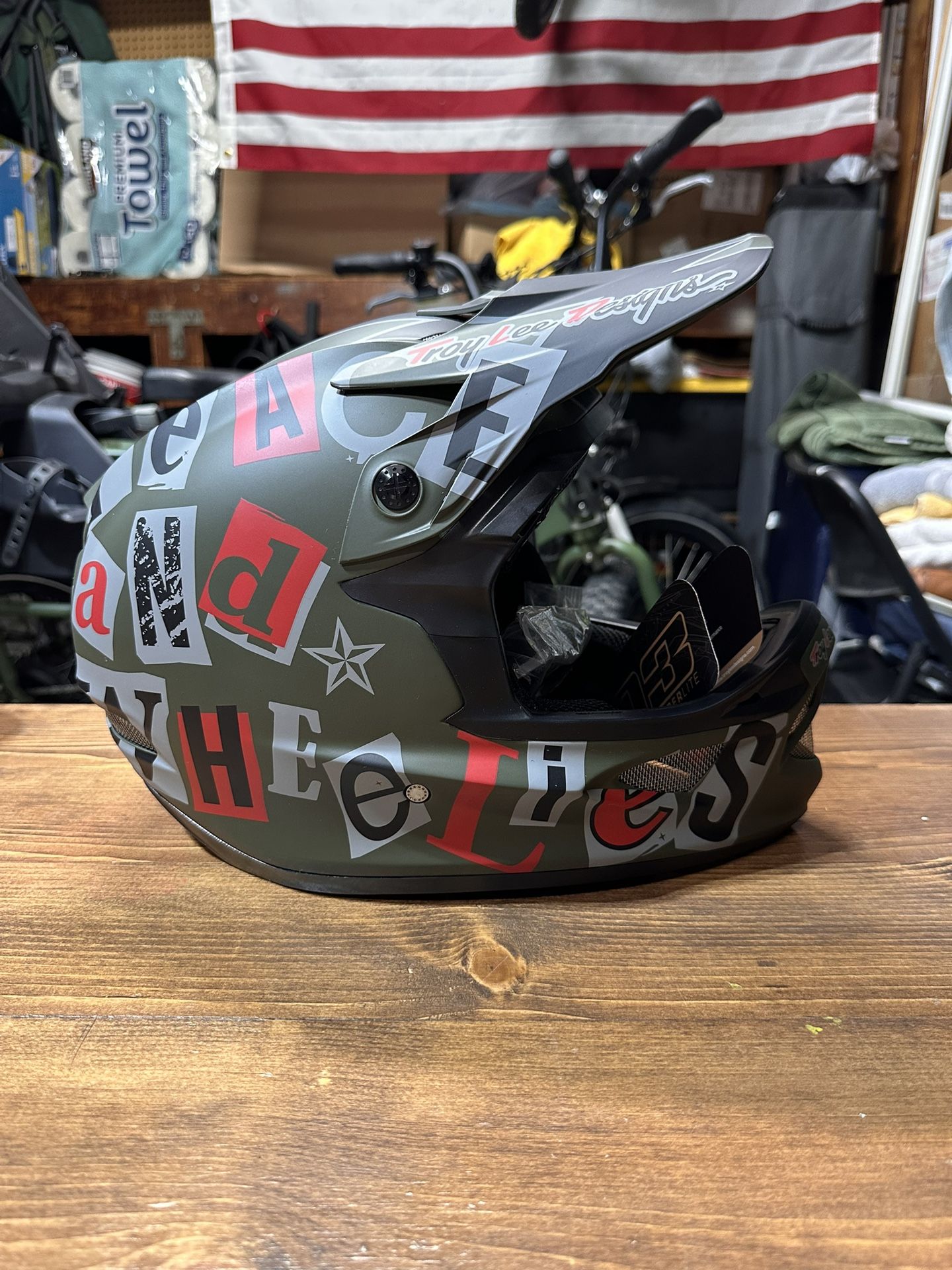 Troy Lee Designs D3 Fiberlite Anarchy MTB Mountain Bike Helmet