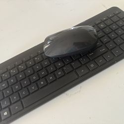 HP Wireless Keyboard and Mouse black like new in Miami. 