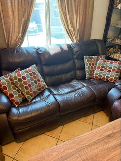 FREE Full Size Leather Couch – Good Starter Sofa – Pick Up Only