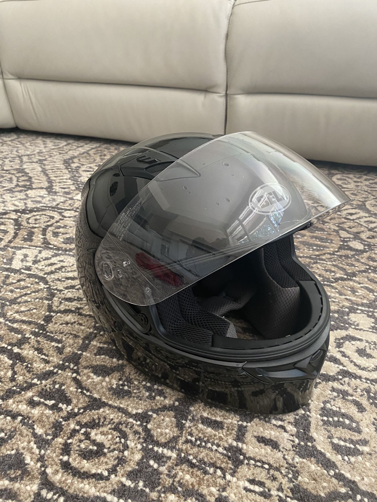 bell qualifier motorcycle helmet//medium size