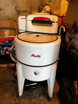 Vintage Maytag Wringer Washing Machine