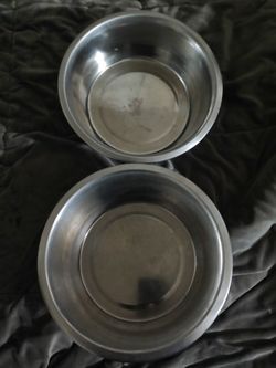 Med Size Dog Bowls $10.. For Set