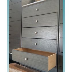 5 drawers dresser/ Five drawers dresser