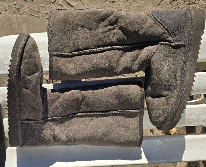 Ugg-like Boots, Size 8, See 2nd Pic