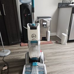 Hoover Carpet Steam Cleaner. Great Condition!