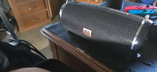 Portable bluetooth speaker