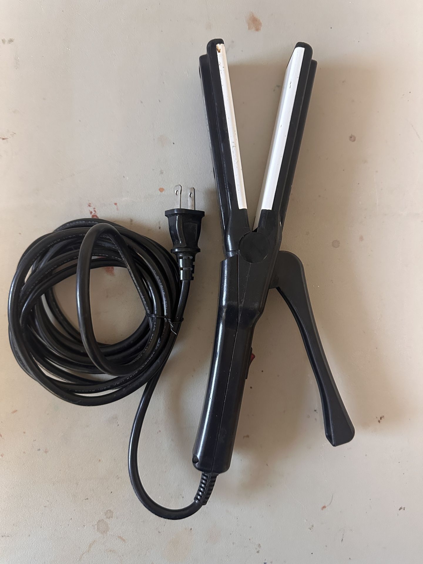 Flat & Round Ceramic Hair Iron
