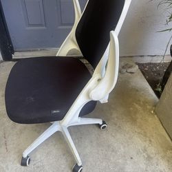 Silla De Oficina En Buenas Condiciones Y Limpia