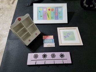 5 Piece Diva/ Princess Teenage/ Girls Room Decor Ensemble/ Lot