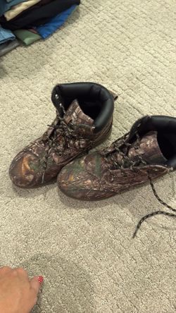 Boys size 5 hunting boots