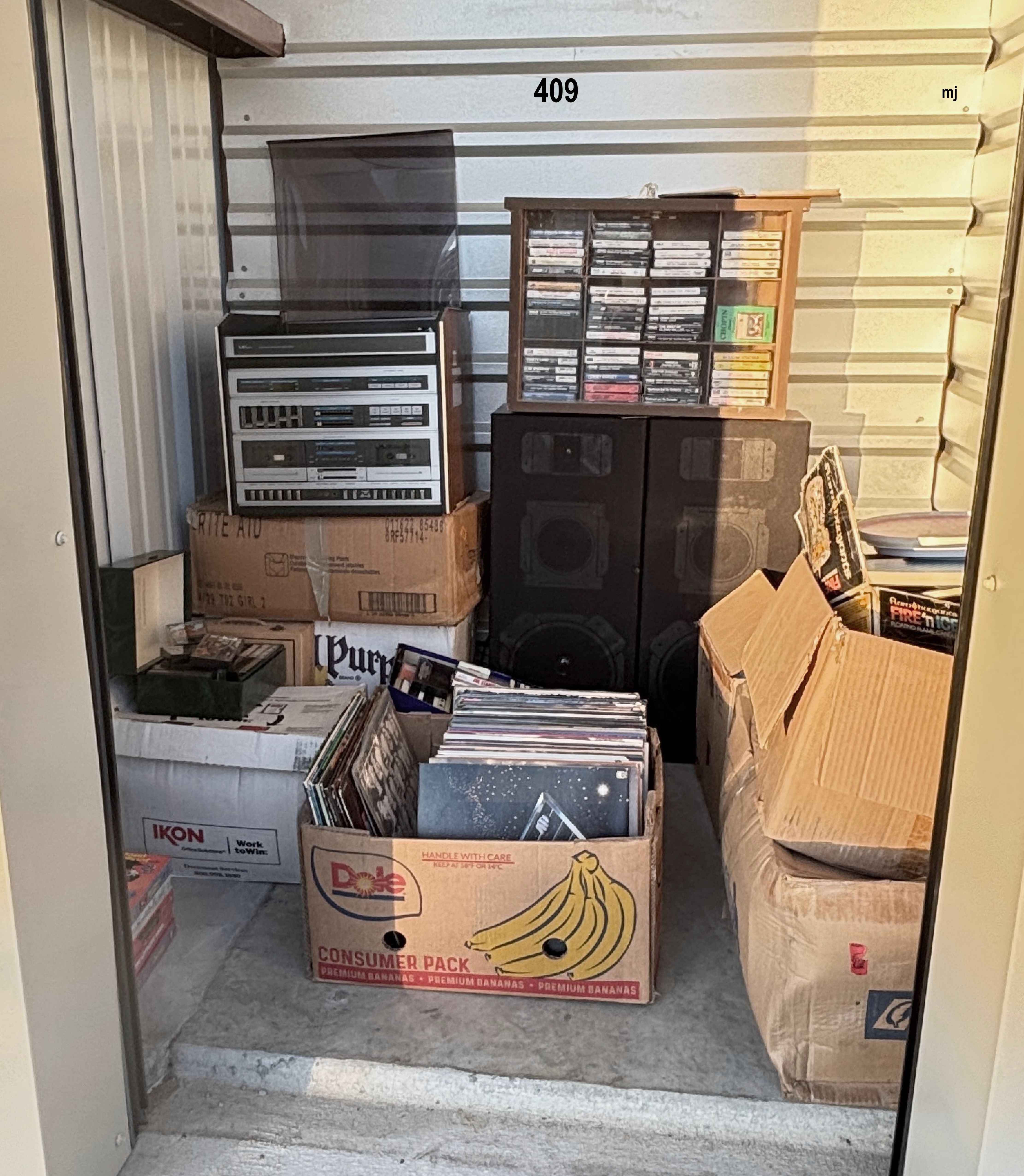Auction Unit 409 11/30 - Vinyl Records, Cassette Tapes, Boxed Media, Retro Electronic