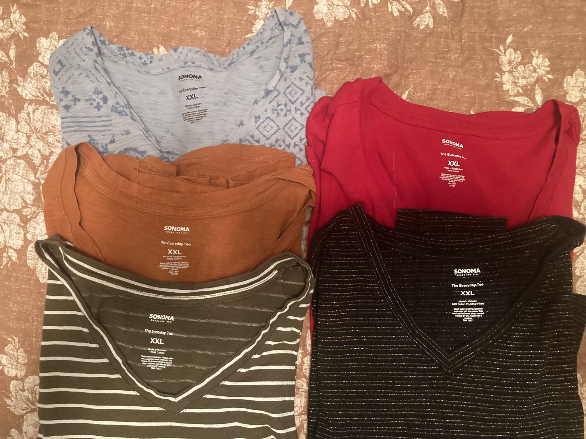 5 Women’s XXL Long Sleeve Pullover’s. (Johnstown Ohio)