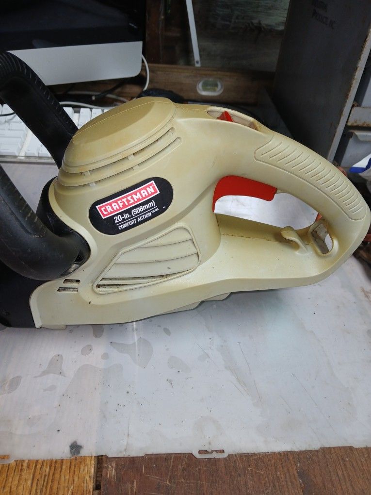 Craftsman 20 In Corded Power Hedge Trimmer - $40