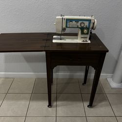 Vintage Dressmaker Sewing Machine *Tested*