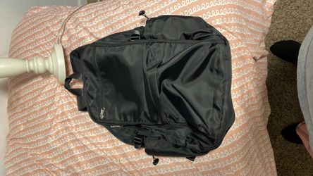 black backpack new with extra pockets good for school