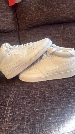 Nike White Low-Top Sneakers size 9.5