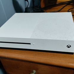 Xbox One S (NO TRADING)