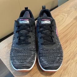 Skechers With Air-Cooled Memory Foam Size 6