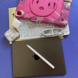 Apple IPad 7th Generation (10.2” Retina / IOS 18 / Touch ID ) 32GB with stylus pen, keyboard, case  & Accessories (128GB $249) 