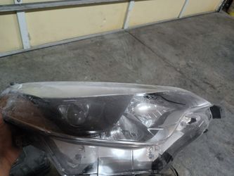 2015 Toyota Corolla Passenger Headlight 