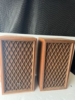 Radio Shack Nova Vintage Woodgrain Cabinet Speaker