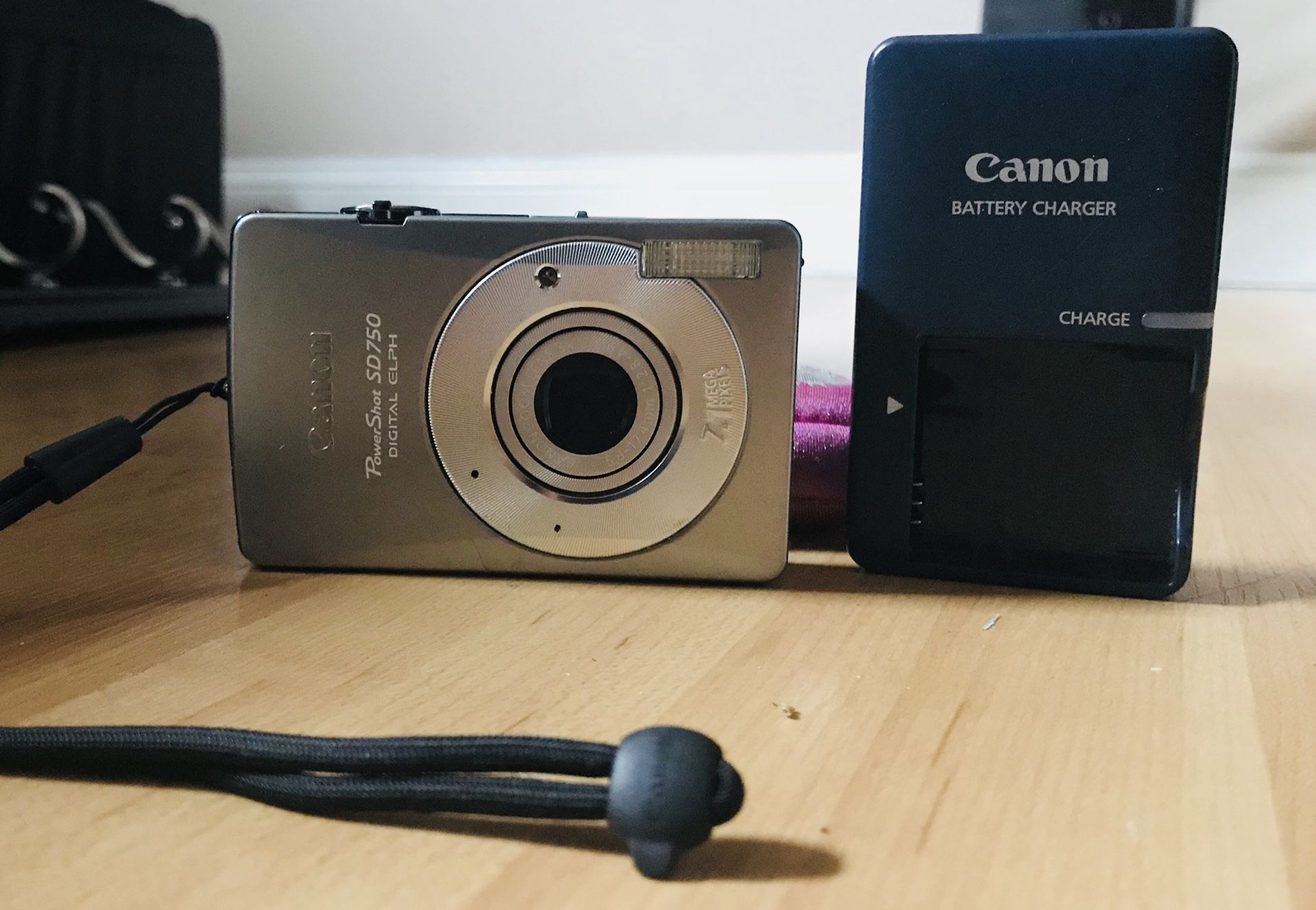 Canon PowerShot SD750 7.1MP Digital Elph Camera with 3x Optical Zoom