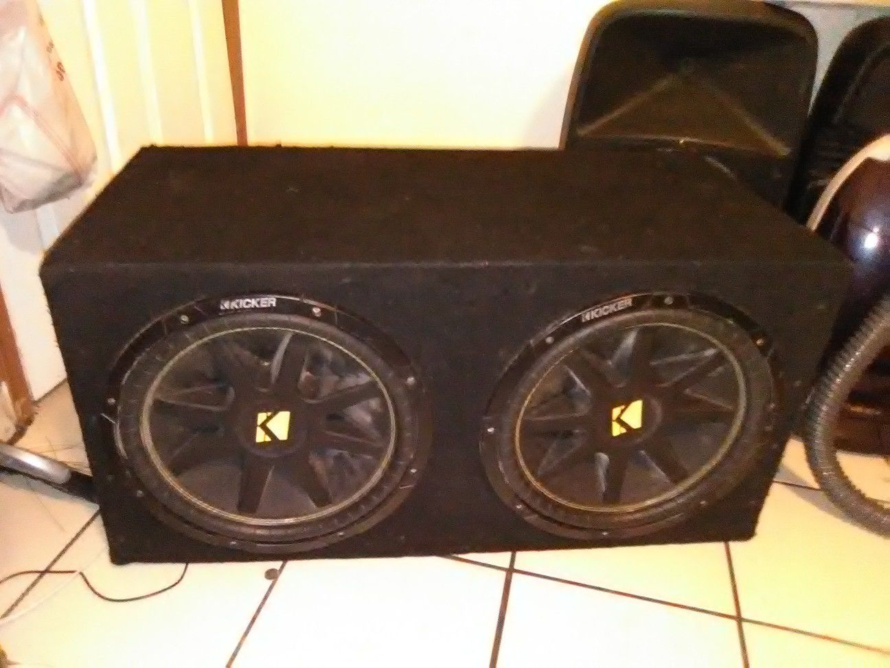 15" KICKER COMP SUBWOOFERS WITH BOX