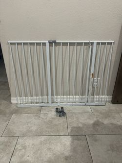 Extra Wide Pet Gate / Safety Gate - Fits Openings 29” - 47”