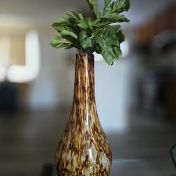 Vase w/ Fake Plant