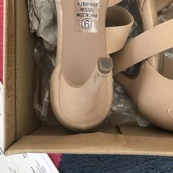 Women ‘s High Heel Shoes..