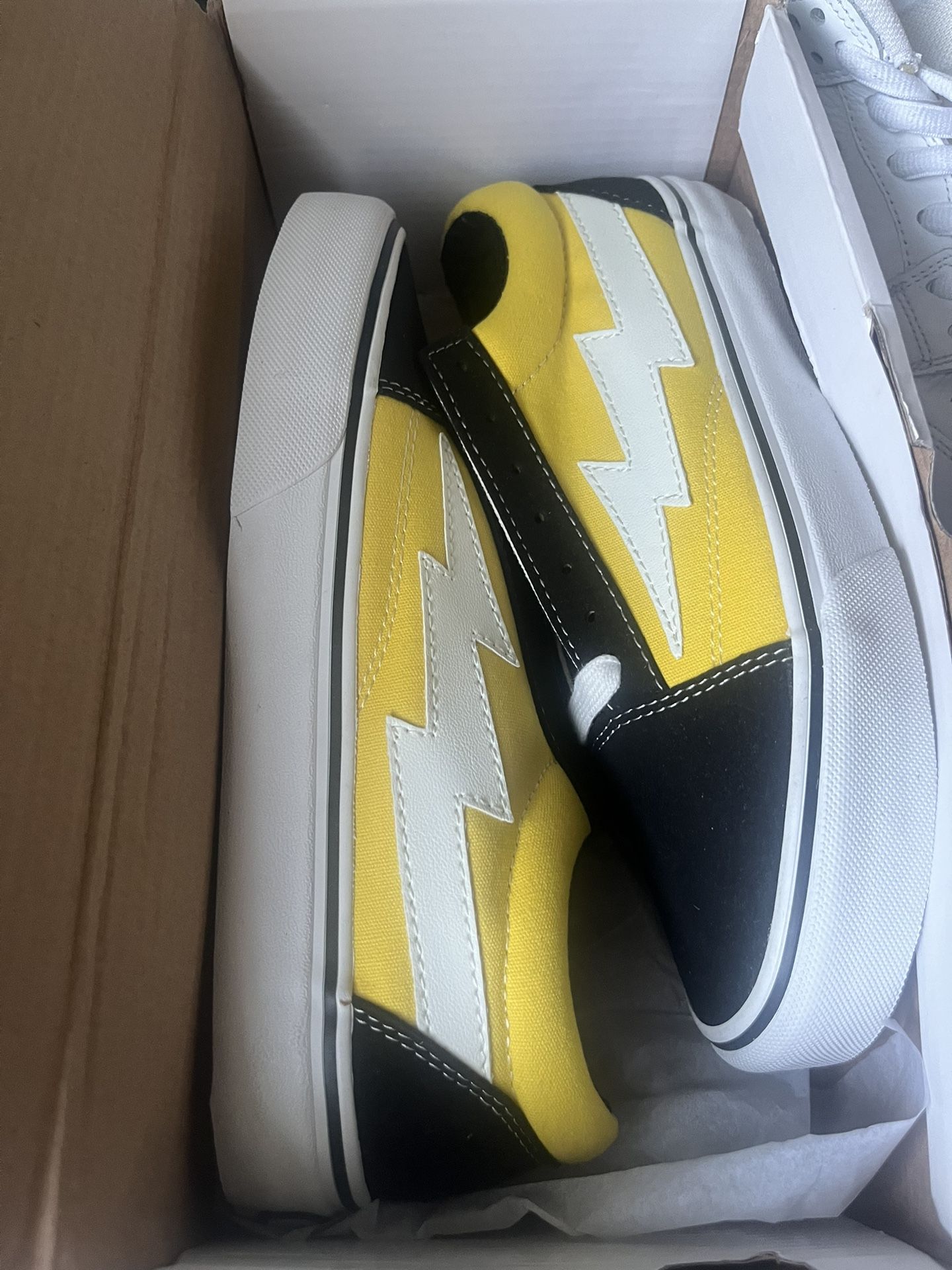 Revenge x Storms Black/yellow