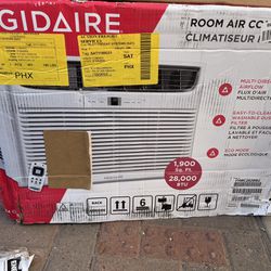 Fridgidaire 28,000 BTU Air Conditioner ( AC ) W/remote, Open Box But New!