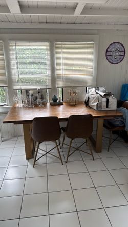 Dining room table