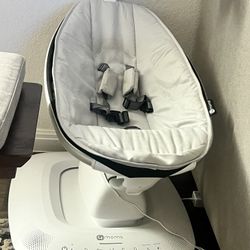 4 MOMS Mamaroo swing