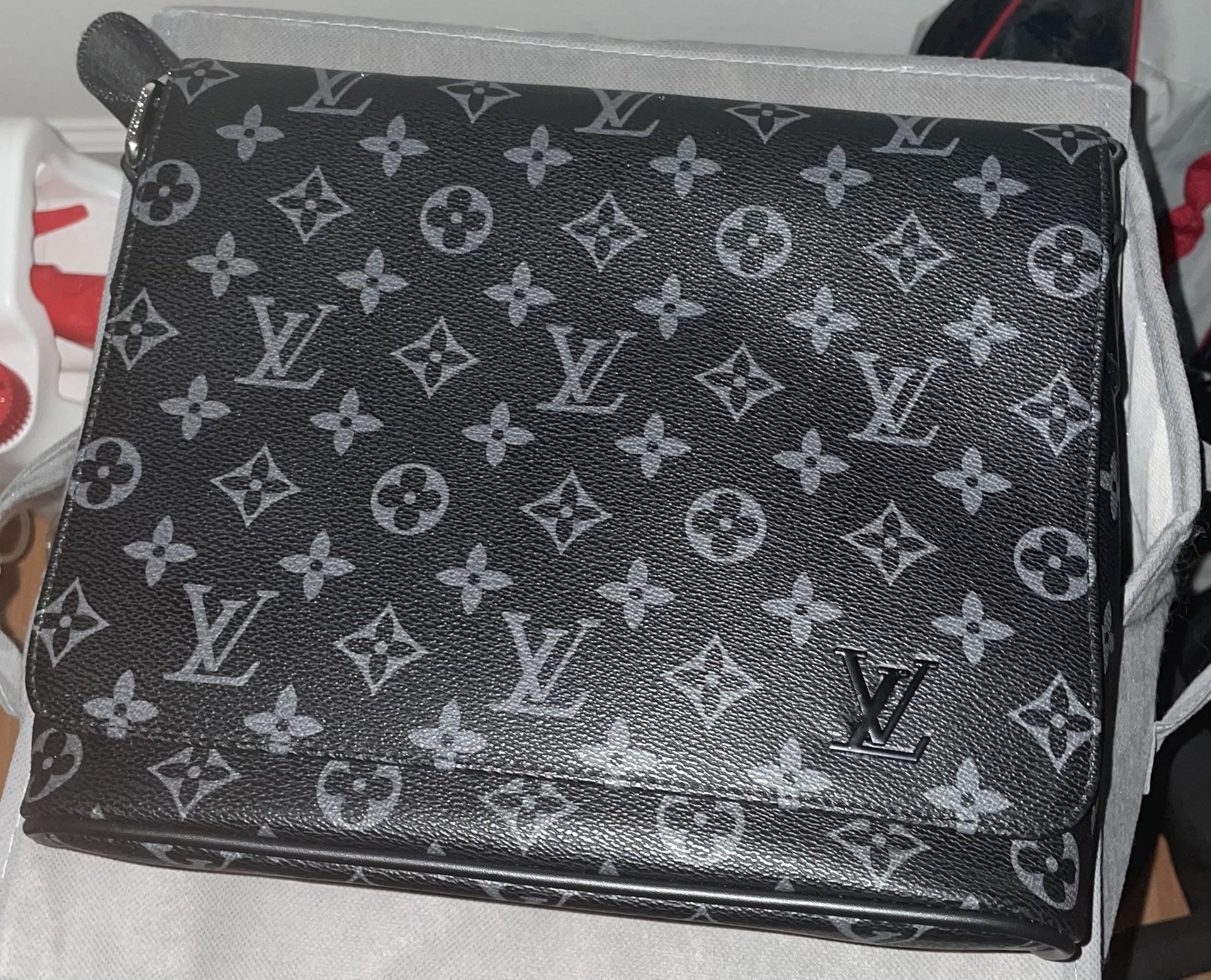 Louis Vuitton Checkerboard Crossbody men messenger bag for Sale in Atlanta,  GA - OfferUp