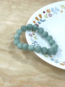 Natural  green Jadeite Jade stretchable bracelet 